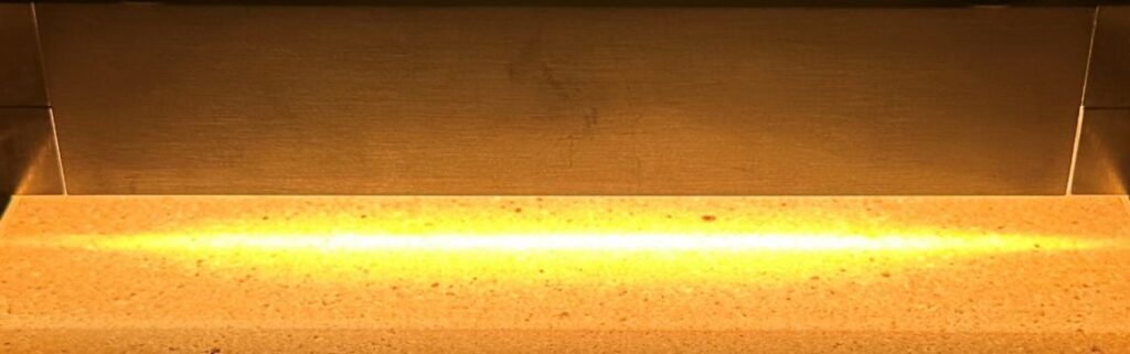 Gambar di bawah ini adalah gambar termal yang diambil dengan kamera termografi.